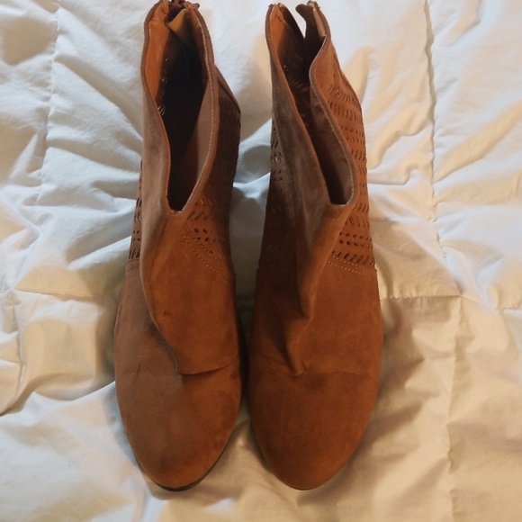 cut out booties - Picture 5 of 7